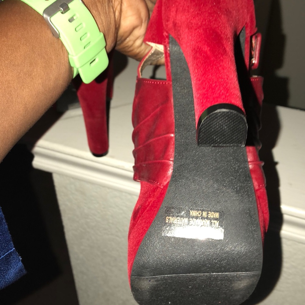 Heels - Picture 4 of 4